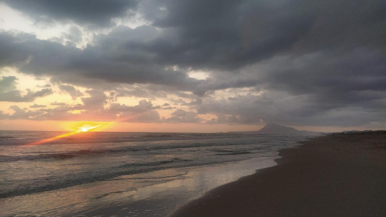 Ricky´s village Oliva Sunset Eksteriør bilde